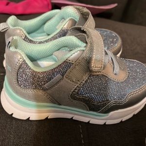 Toddler size 7 stride rite shoes.